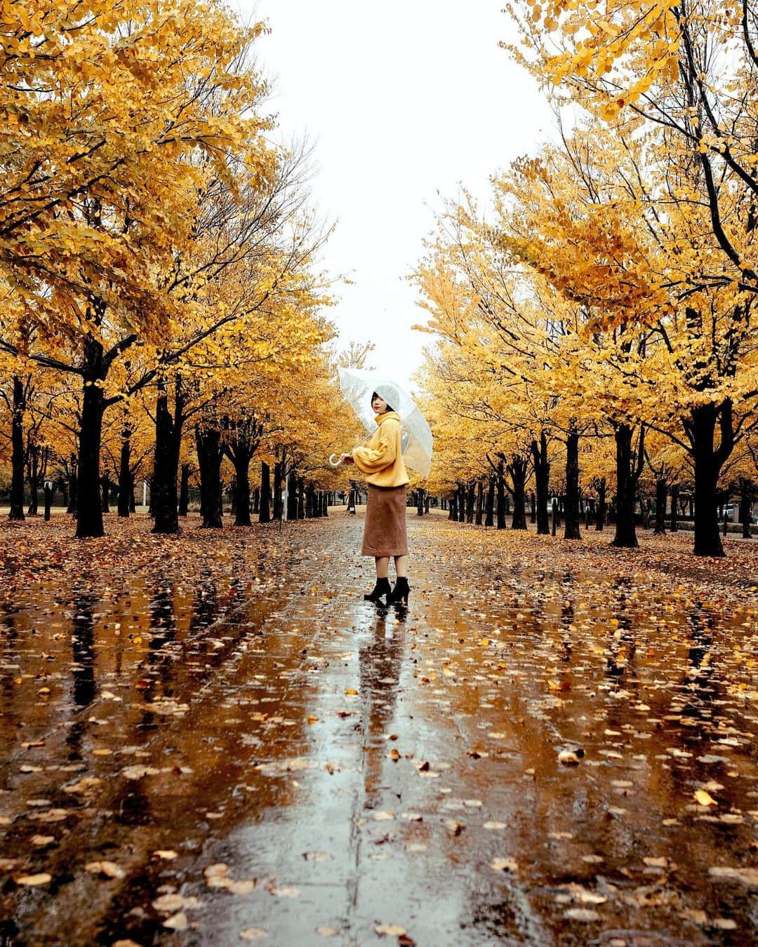 TAKI Modのインスタグラム：「. . autumn . . ヒートテックはもう着てるから、そろそろコタツも出したいけど出したら終わりだと思い我慢してる😂 . . 【location : Niigata , Japan 】 . . follow☞@team_jp tag ☞#team_jp_ ←最後の_忘れず . . XPRO2 / XF23mm F1.4 . . #portrait#ポートレート  #RECO_ig  #igersjp#IG_phos #写真好きな人と繋がりたい#その瞬間に物語を#スクリーンに恋して#genic_japan  #pasha_magazine @FUJIFILMjp_x  @FUJIFILM_xseries」