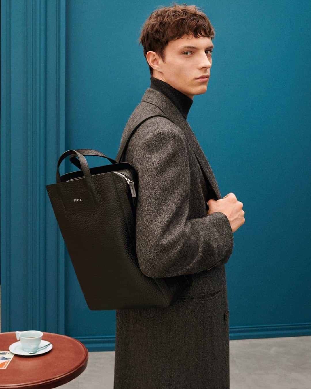 フルラのインスタグラム：「A surprising approach for Fall Winter 2020. Stay sleek with the Man Essential Backpack from the FW20 collection.   #thefurlasociety #furlafeeling #newcollection #furla #accessories #fashion」