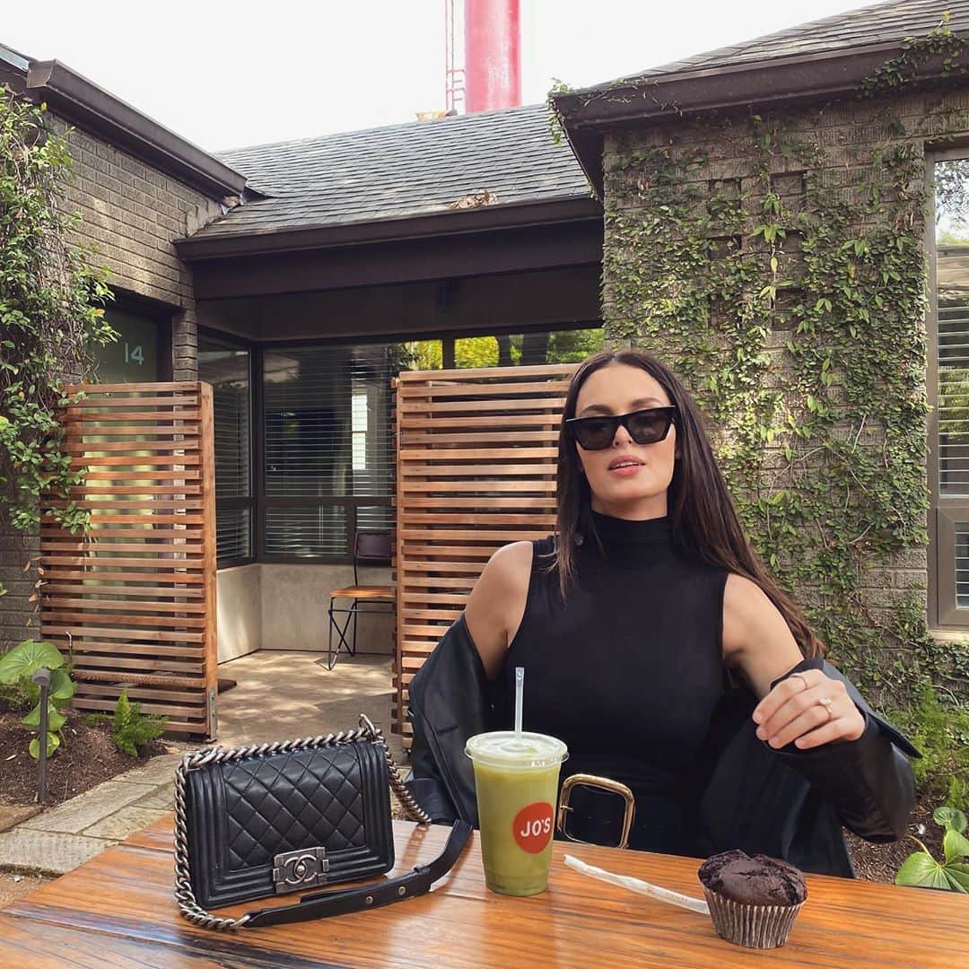 ニコール・トルンフィオのインスタグラム：「@bumpsuit  x 💚 matcha mornings  . . Wearing “The Stevie” @bumpsuit」