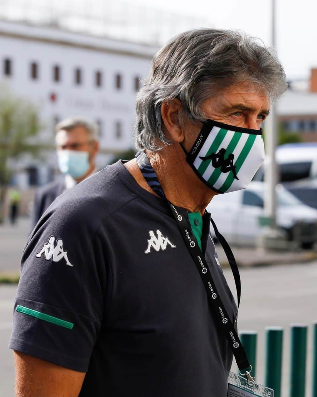 LFPさんのインスタグラム写真 - (LFPInstagram)「💚😷 The MASKED Pellegrini!  #Pellegrini #RealBetis #LaLiga #LaLigaSantander #Football #HayQueVivirla #YouHaveToLiveIt」10月7日 4時00分 - laliga