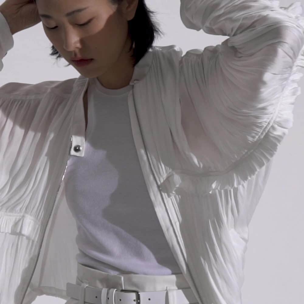のインスタグラム：「BARBARA BUI'S SS21 FASHION WEEK EVERYDAY AT 9:00 PM.⁣⁣ EPISODE 6/6⁣⁣ ⁣ models - @celine_bouly & @meg__fuji⁣ video - @anthonygallizia⁣ ⁣ #PFW #SS21 #barbarabui #springsummer #parisianfashion」