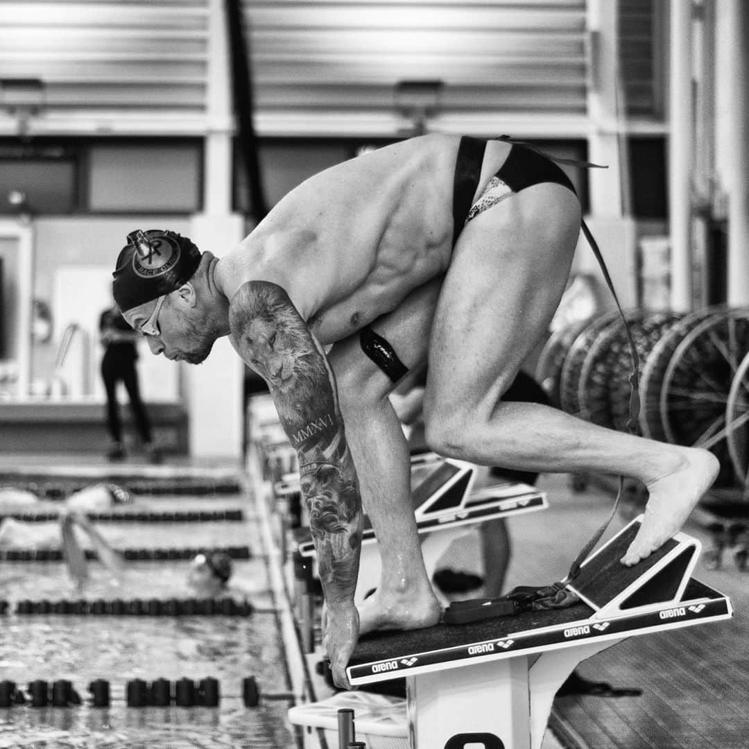 アダム・ピーティのインスタグラム：「New week new gains 🚀 @iswimleague soon land 👊🏼 @apraceplus」
