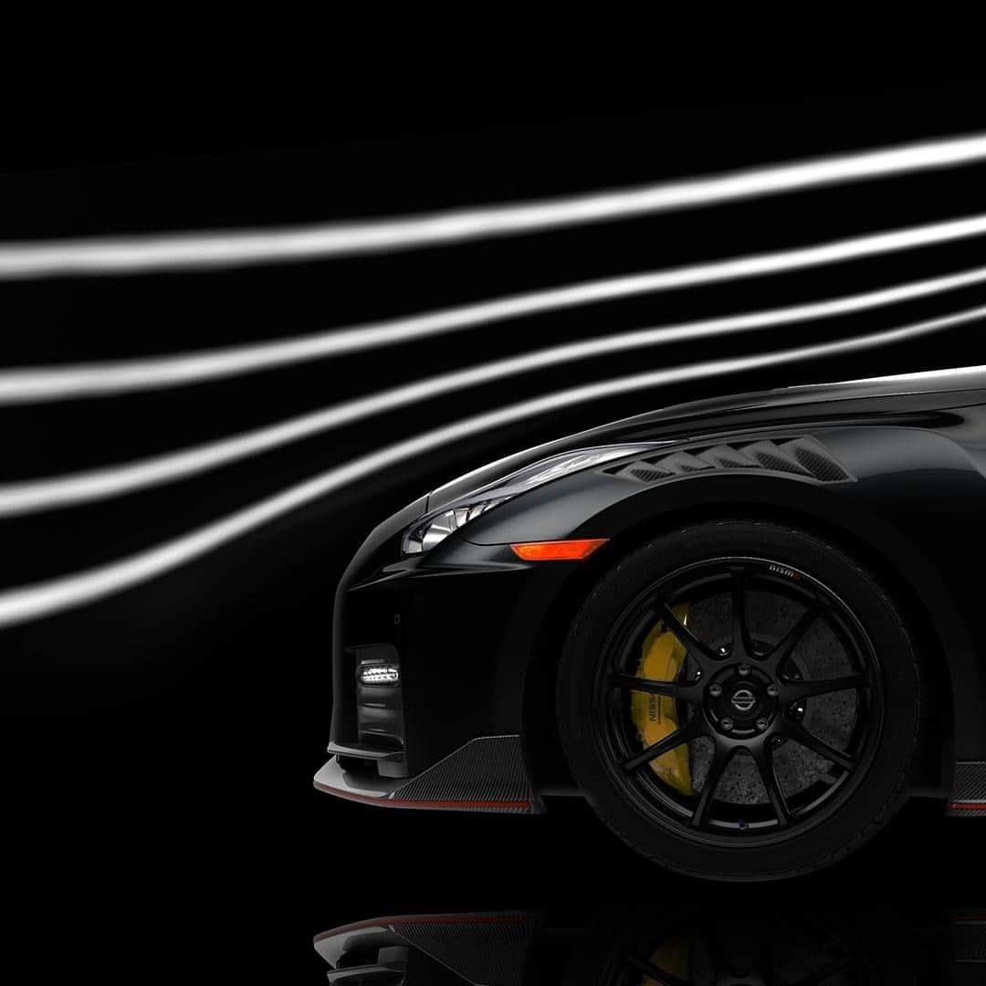 のインスタグラム：「Built to stay grounded. #NissanGTR #OMGTR」