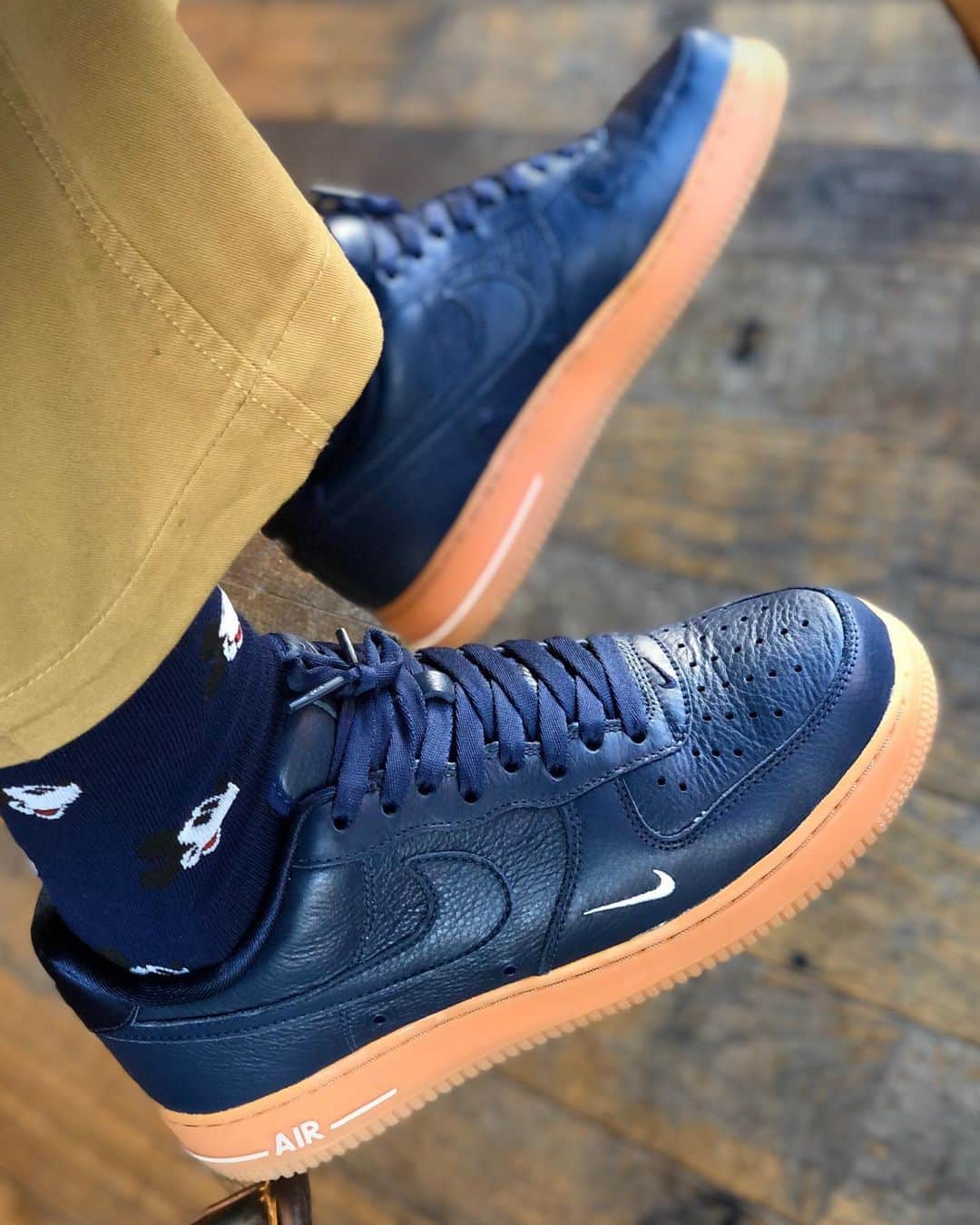 Mr. Tyさんのインスタグラム写真 - (Mr. TyInstagram)「#todayskicks 2018 Nike Air Force 1 ID “Mini Swoosh” Low. Good leather, a mini swoosh, and a gum bottom is all I needed.  #ijustlikeshoes #af1 #airforce1 #theshoegame #af1gallery #teamaf1 #mickeymouse #airforce1cartel #myids #af1id #ids #MyNikeIDs #complexkicks #wiwt #wdywt #nikebyyou #nikeid #ファッション #コーティネート #dressedindisney #levis #disneyigers #mickeymouseclub」10月7日 4時20分 - regularolty