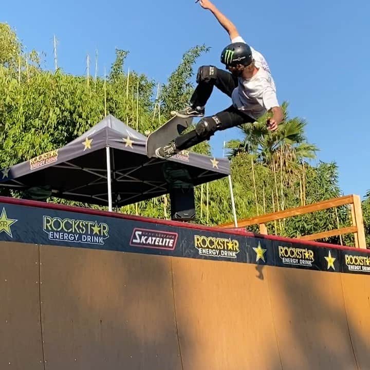トム・シャーのインスタグラム：「🤳 @luielliott - - - @monsterenergy @vansskate @elementbrand @independenttrucks」