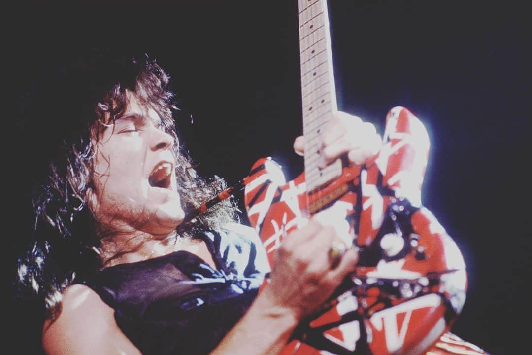 マイク・ダーントのインスタグラム：「Thank you Eddie, There will never be another like you!  You made the impossible look easy and inspired more than you could ever know!!!  We will crank up our Van Halen records forever!!!  Rock in peace! 🤘🏽🙏🏽  #EVHForever」