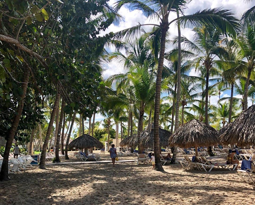 マリッサ・キングさんのインスタグラム写真 - (マリッサ・キングInstagram)「Looking back at pics remembering what life use to be like... 🦋 #touring #tourbreaks #vacation #betweencityadventures #dominicanrepublic」10月7日 5時00分 - marissapking