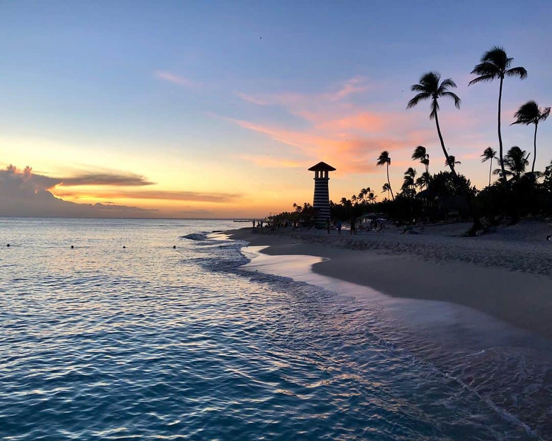 マリッサ・キングのインスタグラム：「Looking back at pics remembering what life use to be like... 🦋 #touring #tourbreaks #vacation #betweencityadventures #dominicanrepublic」