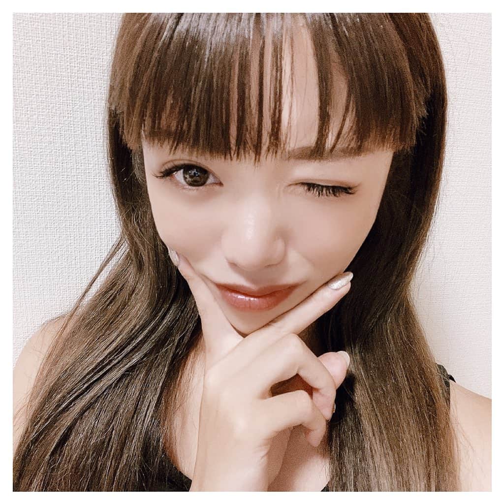 ARIKAのインスタグラム：「この前髪は失敗です🧝‍♀️ . 今気づきました笑 とゆうか前から気付いてたけど 認めたくなくて🙄 似合ってないw 早く伸びろー🤣‼️ . #前髪 #美容室 #美容 #beauty #おうち時間 #失敗 #ぱっつん前髪 #workout #makeup #hair #me #girl #swag #l4l #love #selfie #bestoftheday #東京 #写真好きな人と繋がりたい #犬 #フォロー #instagood #followforfollowback #followｍe」