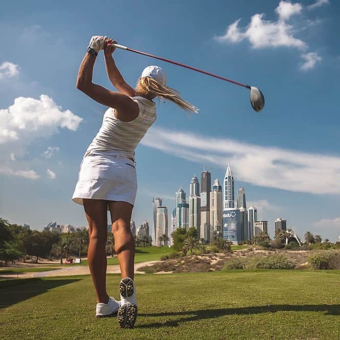 カーリー・ブースさんのインスタグラム写真 - (カーリー・ブースInstagram)「#tbt to my next travel destination at the end of the month... Dubai 🇦🇪 #golf #emirates #dubai #mydubai #uae」10月6日 20時29分 - carlyabooth
