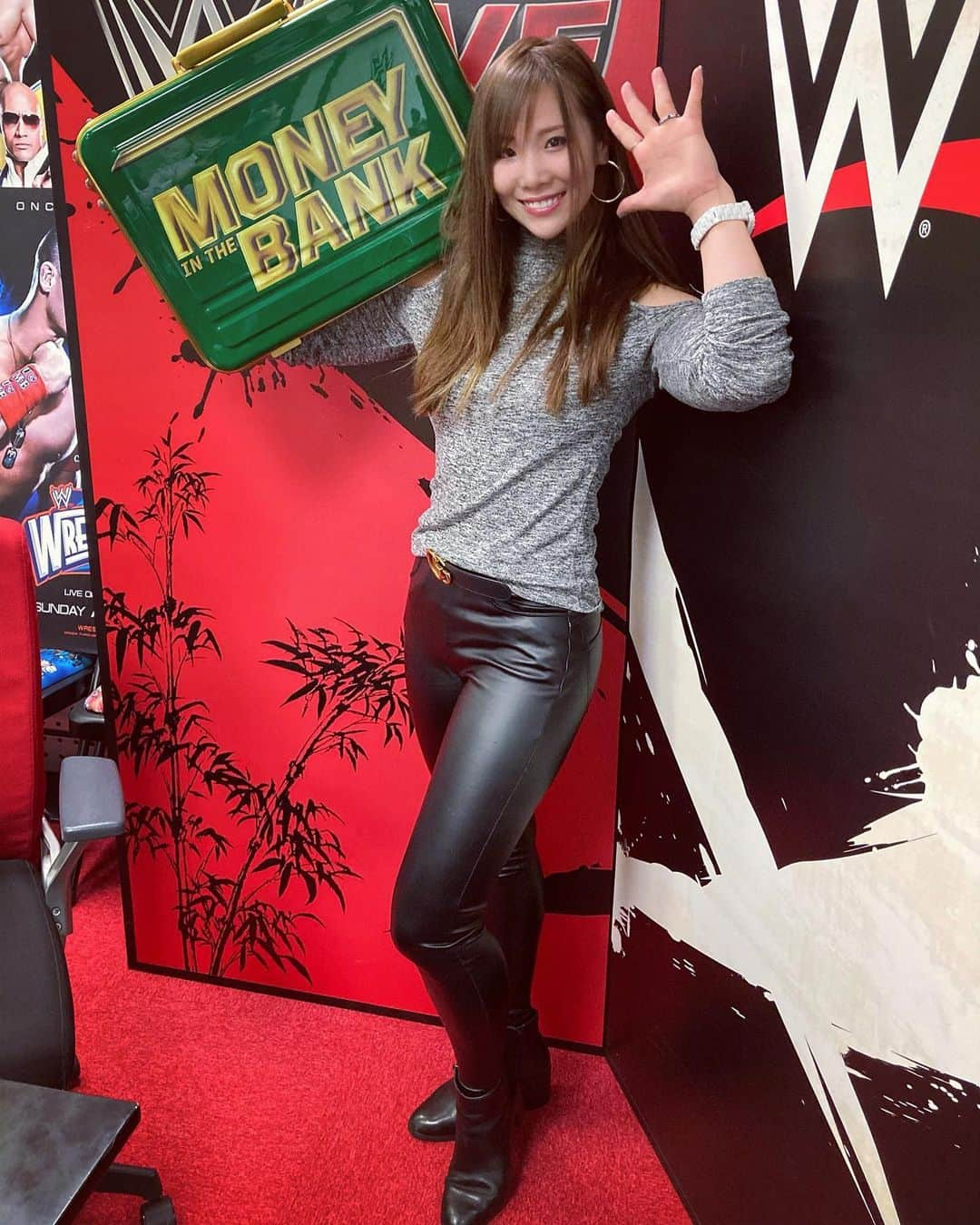 カイリ・セインさんのインスタグラム写真 - (カイリ・セインInstagram)「Interview from Tokyo Sports Newspaper at WWE japan office☺︎」10月6日 20時37分 - official_kairi