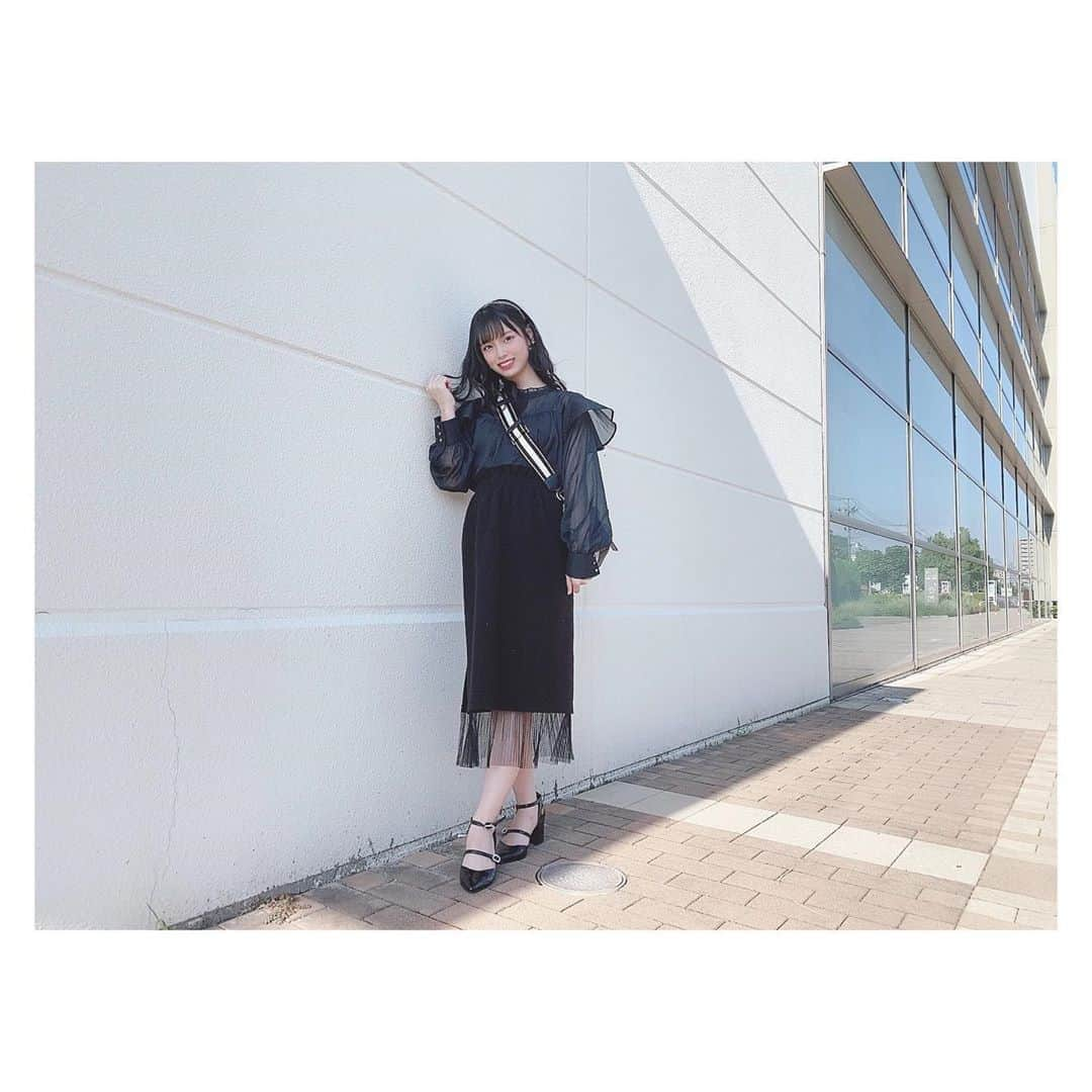 岩田陽菜さんのインスタグラム写真 - (岩田陽菜Instagram)「大人かわいいでしょうか〜♟💋✨﻿ ﻿ #autumnfashion#秋コーデ#ブラウス#gu#skirt#race#レース#透け感#フリル#パンプス#enpunto#大人#大人コーデ#大人かわいい#オールブラック#black#カチューシャ#ヘアアレンジ#巻き髪」10月6日 20時41分 - hina_naso_stu48