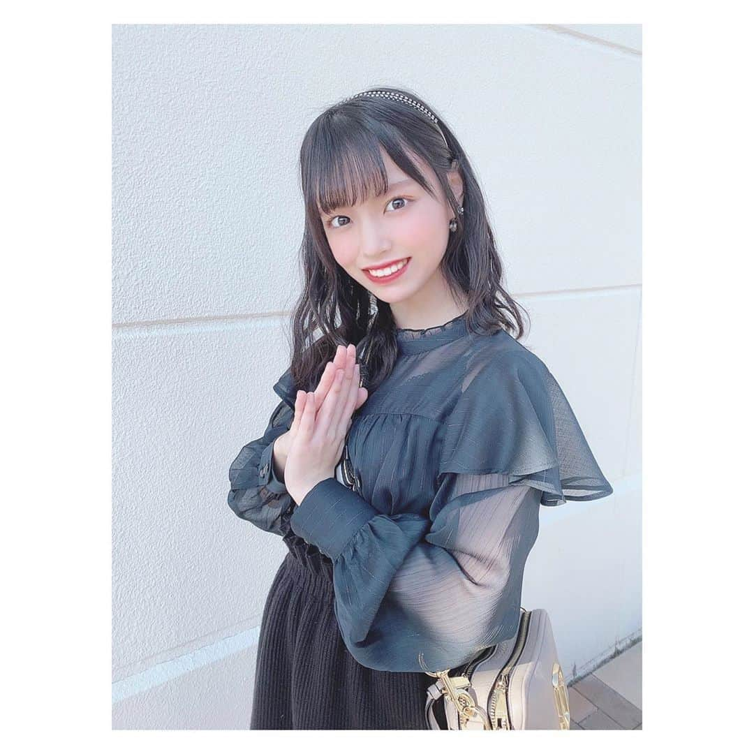 岩田陽菜さんのインスタグラム写真 - (岩田陽菜Instagram)「大人かわいいでしょうか〜♟💋✨﻿ ﻿ #autumnfashion#秋コーデ#ブラウス#gu#skirt#race#レース#透け感#フリル#パンプス#enpunto#大人#大人コーデ#大人かわいい#オールブラック#black#カチューシャ#ヘアアレンジ#巻き髪」10月6日 20時41分 - hina_naso_stu48