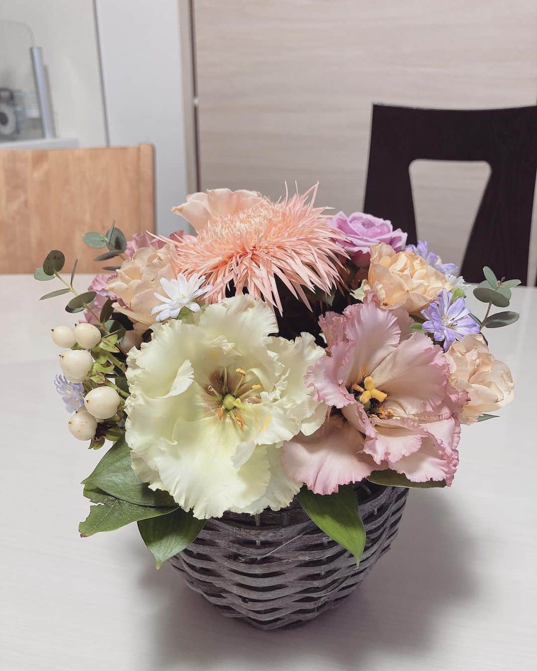 杜このみのインスタグラム：「とっても素敵なお花を頂きました♡ 新しいお花を飾るだけで 優しい気持ちになれる気がします。」
