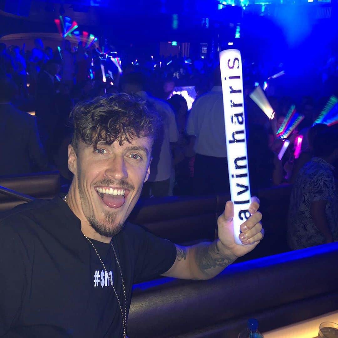 マックス・クルーゼのインスタグラム：「It seems like I had fun that night 😆 #calvinharris #summertime #boystrip」
