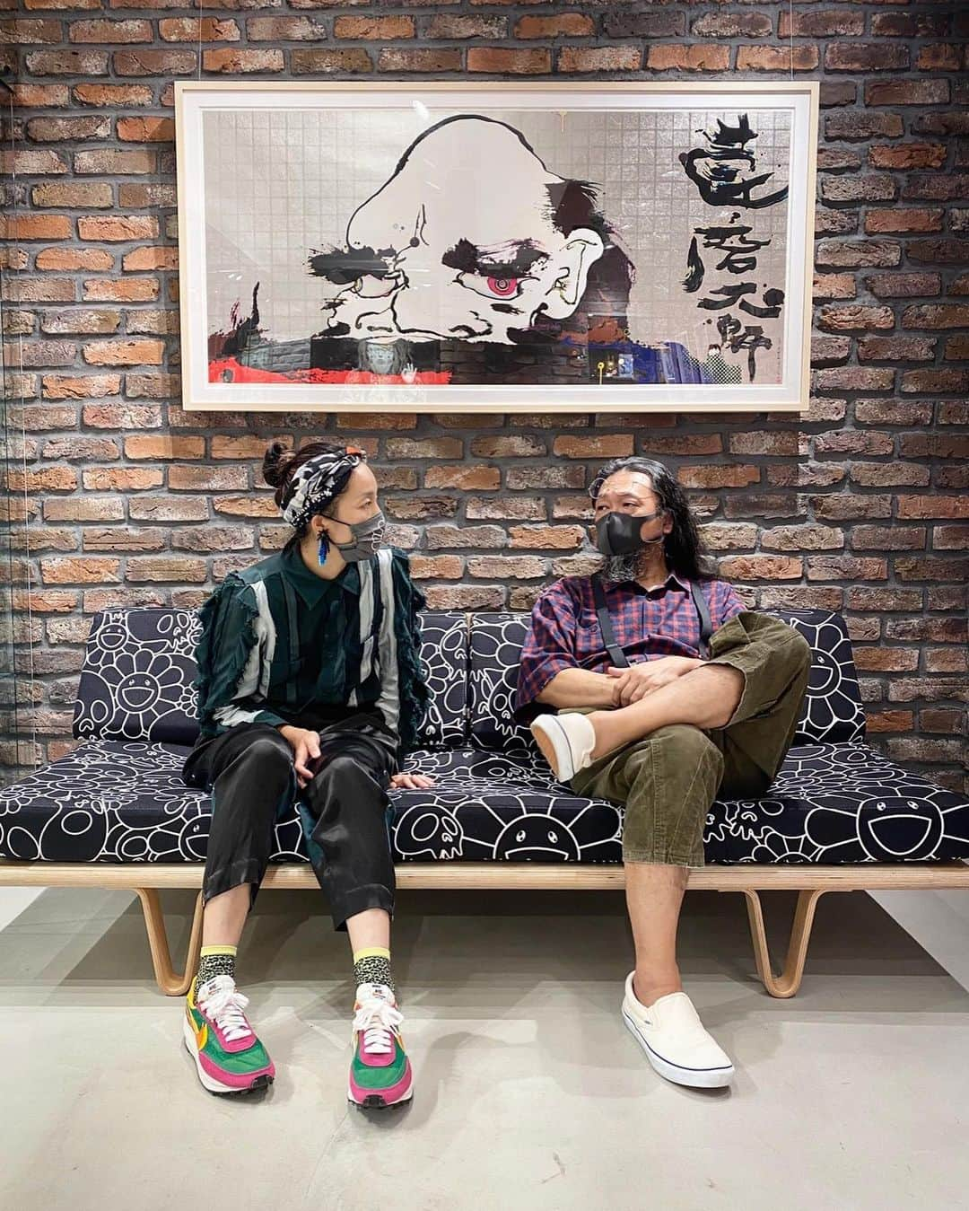 村上隆さんのインスタグラム写真 - (村上隆Instagram)「My old friend @kazukiyunoki she is stylist for me long time. photo at my new store @tonari_no_otakara  📷 @chiaki_kasahara_」10月6日 20時57分 - takashipom