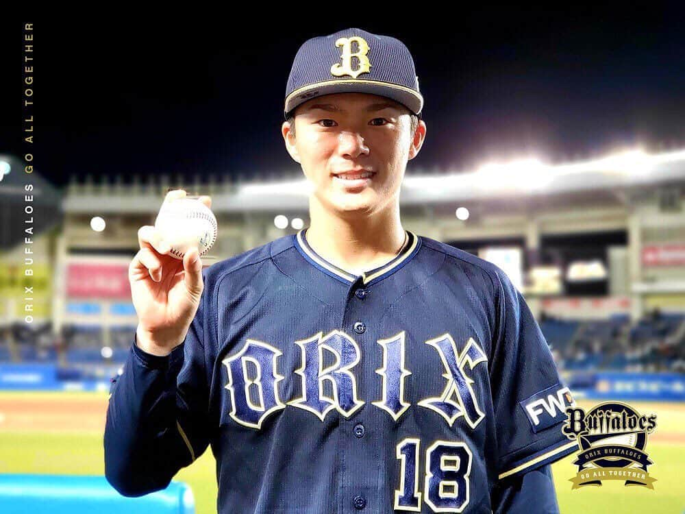 オリックス・バファローズさんのインスタグラム写真 - (オリックス・バファローズInstagram)「◇ 山本 由伸 投手  ＜今日のヒーロー！自身4連勝となる8回無失点の快投！今季8勝目を挙げる大活躍！！＞  「立ち上がりはいつも気を付けているので、今日はビシッとしっかり決まってくれて安心しました。（7回の場面は）先頭というのは出しては駄目ですが、その後を丁寧に全力で投げました！いつも野手の方に“球数が多いぞ”と言われていたので、今日は久しぶりにいいピッチングができてよかったです！（9回の続投も期待されたが）最後の方は、抜け球も増えてきていたと思いますし、監督代行に今日はやめておこうと気遣ってもらいました。  最後まで全力投球でやっていきますので、最後まで熱いご声援よろしくお願いします！」  #山本由伸 #今日のヒーロー #8回無失点 #被安打2 #9奪三振 #圧巻の投球 #球道無双 #ナイスピッチング #Bs2020 #buffaloes #baseball #ORIX #プロ野球」10月6日 20時52分 - orix_buffaloes