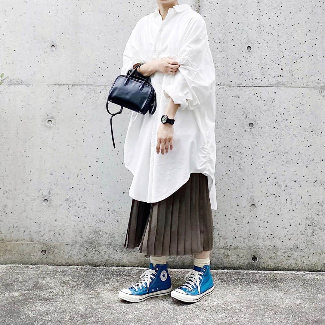 ryokoさんのインスタグラム写真 - (ryokoInstagram)「▪︎ . ビッグシャツとプリーツスカート . . . shirt #kapital  skirt #uniqlo bag #artsandscience  shoes #converse」10月6日 20時55分 - ryo___ka