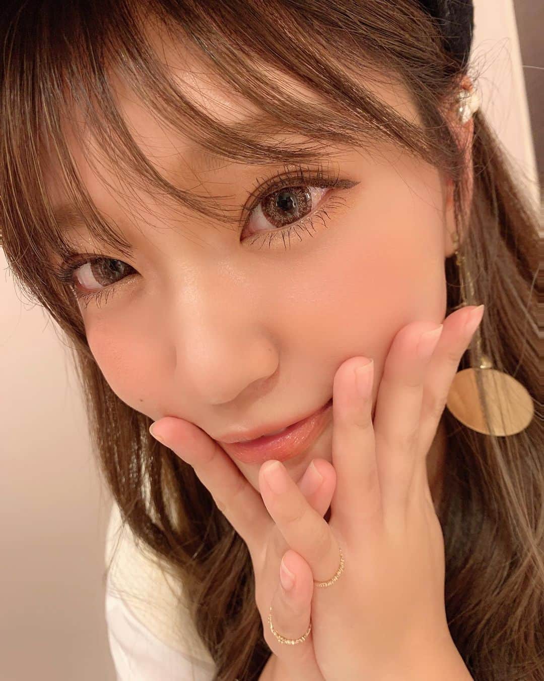 のインスタグラム：「. . 2回目の パリジェンヌラッシュリフトに 行ってきたよー🥳✨ . . . . ビューラーも マスカラ下地もなしでこのまつ毛❤️ . . . . . パリジェンヌラッシュリフトはじめてから マスクしてても スッピンでもしっかりまつ毛上がってるからか 「目ぇおっきいねー👀」って言われること 多くなった😂💨💨💨 . . . . ビューラーする負担がないからか まつ毛も育ってきたし もぉ辞められへん🙆‍♀️💓💓💓 . . . . せりなちゃん💕 @anne__serina  ありがとぉーーー🥰💓 . . . . . .  #関西  #関西サロモ  #サロンモデル #サロモ #いっちゃん  #フリーモデル #関西モデル  #あざといっちゃん #かわいっちゃん #いっちゃんコーデ #ブライダルモデル #アレンジモデル」