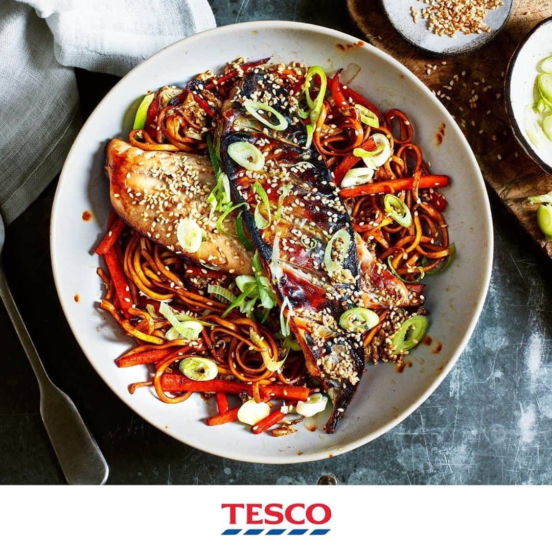 Tesco Food Officialさんのインスタグラム写真 - (Tesco Food OfficialInstagram)「Table for one? Perfect! Head to our highlights for a mouth-watering menu of delicious, one-person dinners - from this crispy miso mackerel to one-tray roast dinners.」10月6日 21時00分 - tescofood