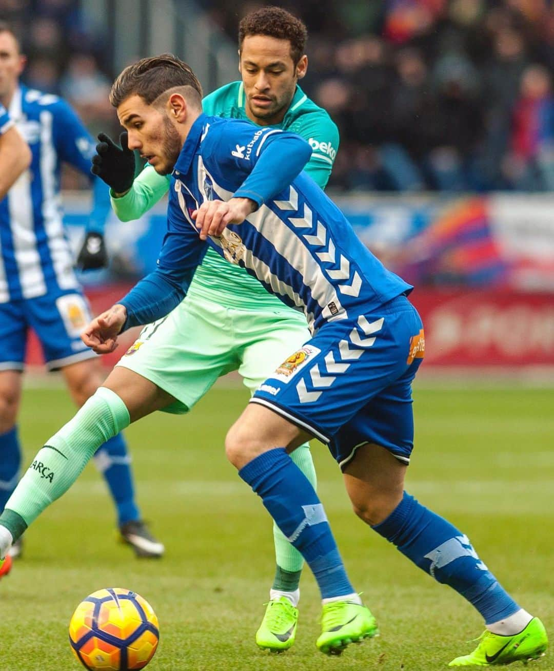 LFPさんのインスタグラム写真 - (LFPInstagram)「Pure power: #HBD, @theo3hernandez! 🎂 • #Theo #RealMadrid #Alaves #RealSociedad #LaLiga #LaLigaSantander」10月6日 21時03分 - laliga