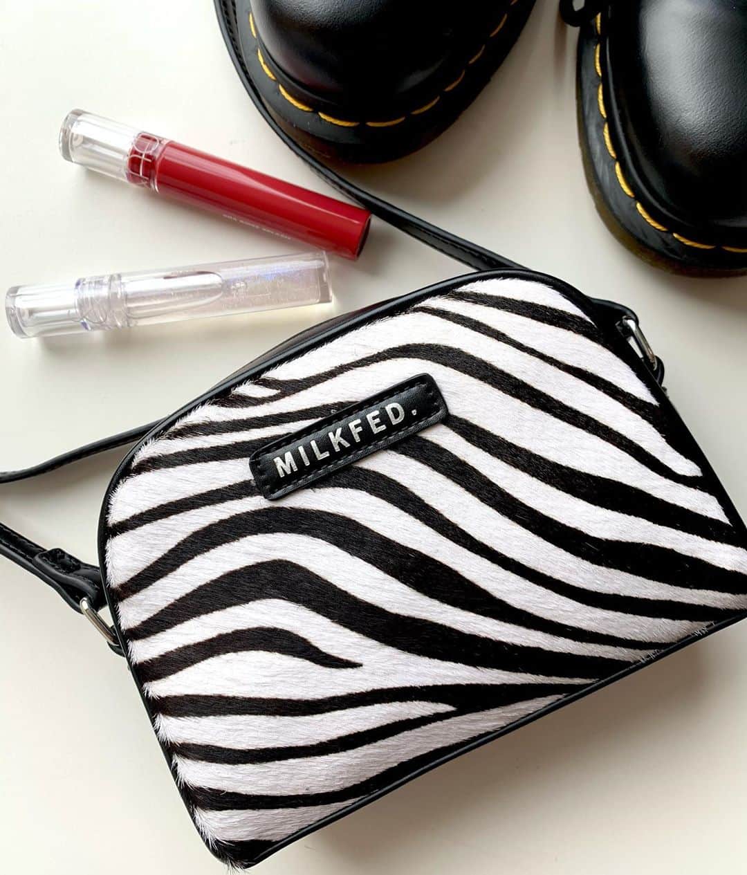 MILKFED.さんのインスタグラム写真 - (MILKFED.Instagram)「＼MINI SHOULDER BAG／﻿  表面にハラコ調の素材を使用した、 ショルダーバック。 ミニサイズバッグで オトナコーデがつくれる❣️  画像をタップして商品情報をチェック🏷✔︎ ﻿ ﻿ ┈┈通販サイトはこちら┈┈﻿ ・Official online store calif﻿ ・ZOZOTOWN ﻿ 悩んだときはお気に入り登録！﻿ ┈┈┈┈┈┈┈┈┈┈┈┈┈﻿ ﻿ #milkfed #milkfedjp﻿ #ミルクフェド ﻿ #ガーリーストリート﻿」10月6日 21時03分 - milkfedjp