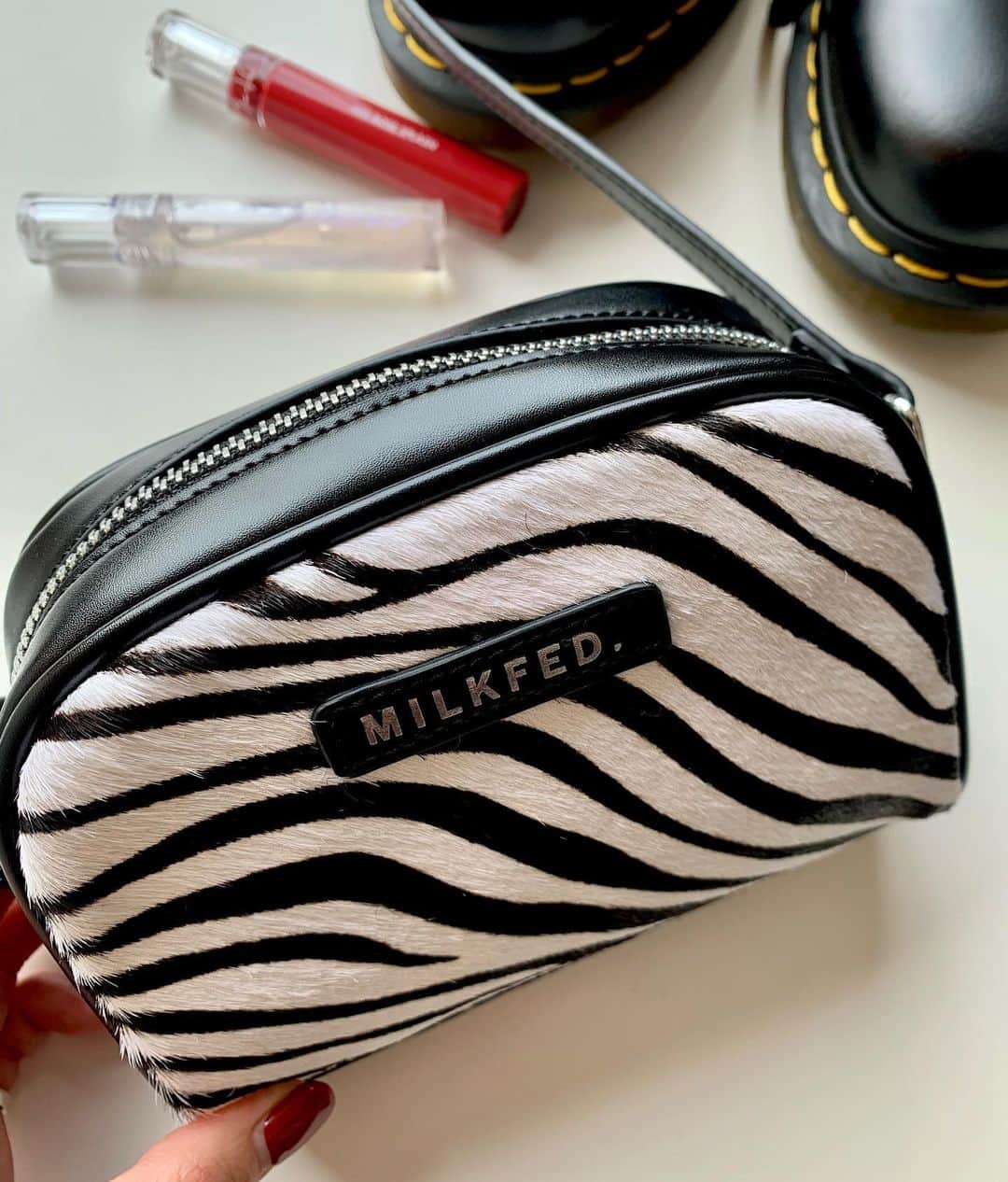 MILKFED.さんのインスタグラム写真 - (MILKFED.Instagram)「＼MINI SHOULDER BAG／﻿  表面にハラコ調の素材を使用した、 ショルダーバック。 ミニサイズバッグで オトナコーデがつくれる❣️  画像をタップして商品情報をチェック🏷✔︎ ﻿ ﻿ ┈┈通販サイトはこちら┈┈﻿ ・Official online store calif﻿ ・ZOZOTOWN ﻿ 悩んだときはお気に入り登録！﻿ ┈┈┈┈┈┈┈┈┈┈┈┈┈﻿ ﻿ #milkfed #milkfedjp﻿ #ミルクフェド ﻿ #ガーリーストリート﻿」10月6日 21時03分 - milkfedjp