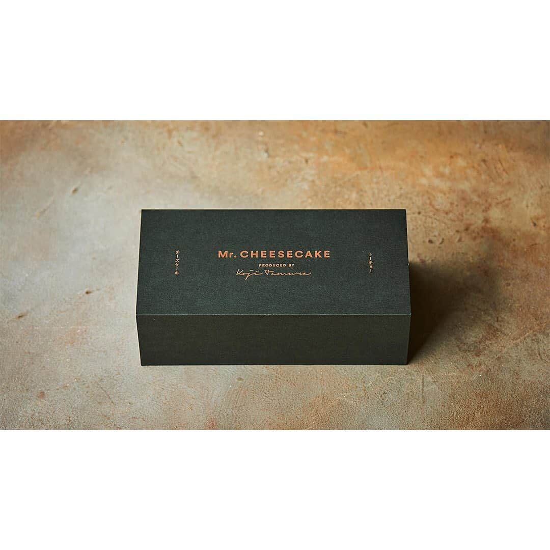 mamagirl ママガールさんのインスタグラム写真 - (mamagirl ママガールInstagram)「﻿ 『一度食べたら忘れられない🤤！？「Mr.CHEESECAKE」より新作登場🧀🌿』﻿ ﻿ SNSなどで常に話題の「Mr.CHEESECAKE」。販売時間になると即完売してしまうんだとか😳！﻿ ﻿ 今回ハロウィン限定フレーバーの「Mr. CHEESECAKE Pumpkin Butterscotch（ミスターチーズケーキ パンプキン バタースコッチ）」が公式MAIL MAGAZINEとLINE@で下記日程に数量限定販売❣﻿ ■2020年10月11日（日）﻿ ■2020年10月18日（日）﻿ ¥5,400（税込）﻿ ﻿ 「Mr. CHEESECAKE Pumpkin Butterscotch」は『香ばしさ』をテーマに、秋の味覚であるカボチャと相性の良い香りを組み合わせたチーズケーキ🍰﻿ ﻿ カボチャ本来の美味しさを楽しんでいただける、カボチャ好きにはたまらないチーズケーキとなっているそう😋🍽﻿ ﻿ 幻のチーズケーキを手土産や自分へのご褒美にいかがですか🥰？﻿ 詳しくは「Mr.CHEESECAKE」の公式インスタグラムにてチェックして下さい♩﻿ → @mr.cheesecake.tokyo ﻿ ﻿ #mrcheesecake #ミスターチーズケーキ #チーズケーキ #チーズケーキ専門店 #スイーツ#ご褒美スイーツ #お取り寄せスイーツ #手土産スイーツ #チーズケーキ好き  #自分へのご褒美 #おうちカフェ #おうち時間 #おうち時間を楽しもう #おやつ時間 #おやつタイム #おうちおやつ #グルテンフリースイーツ #今日のおやつ #3時のおやつ #mamagirl #ハロウィン #ハロウィン限定 #ハロウィンスイーツ #かぼちゃスイーツ」10月6日 21時04分 - mamagirl_jp