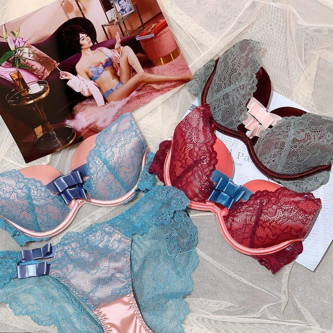 Ravijour札幌4丁目プラザ店のインスタグラム：「大人可愛いデザインブラ❤️  •カップには光沢のあるサテン •ダスティカラーのレース •甘いムードの大きいリボン  カラーによって印象が変わります❤️  #ravijour #ravijourstaff  #ravijour_official  #ravijoursapporo  #ラヴィジュール」