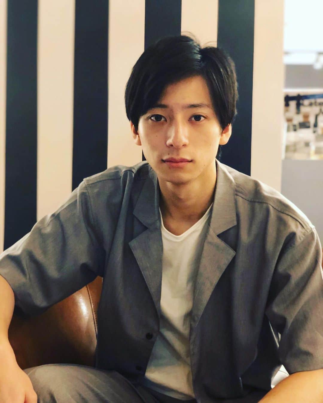 岡田翔大郎のインスタグラム：「最近、ケータイが壊れたりイヤホンを家でなくしてしまったりついてないことが多い...... ケータイケースを大好きな黄緑色に変えたので、それで流れ変えられるといいな🍏」