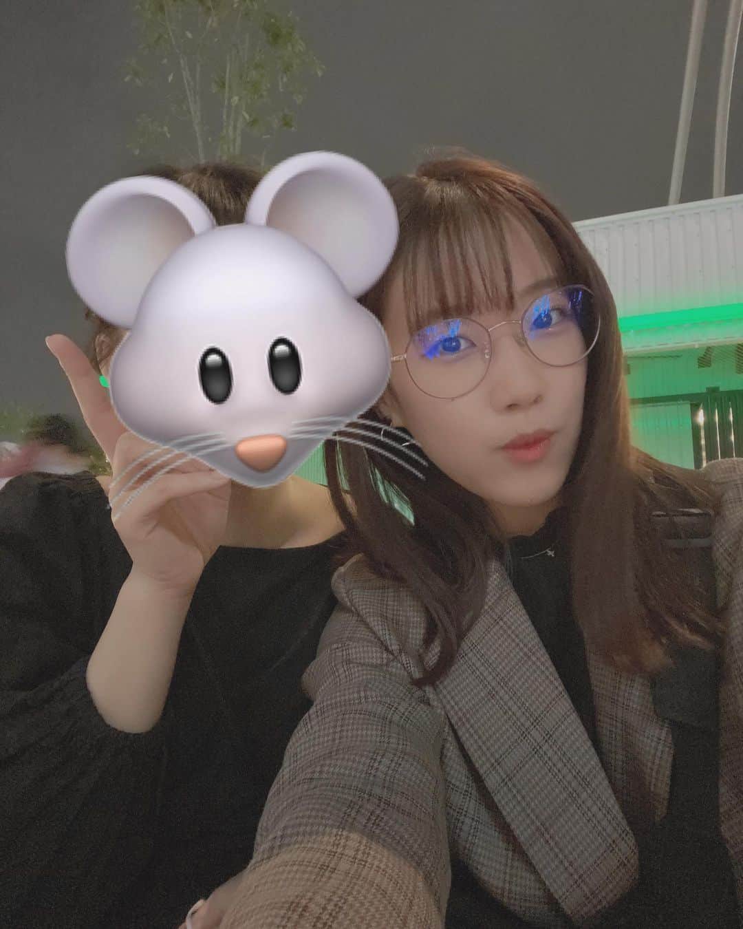 虹香のインスタグラム：「︎︎︎︎︎☺︎ お友達と一緒にいて楽しい時間、鼻の下伸びがち。」