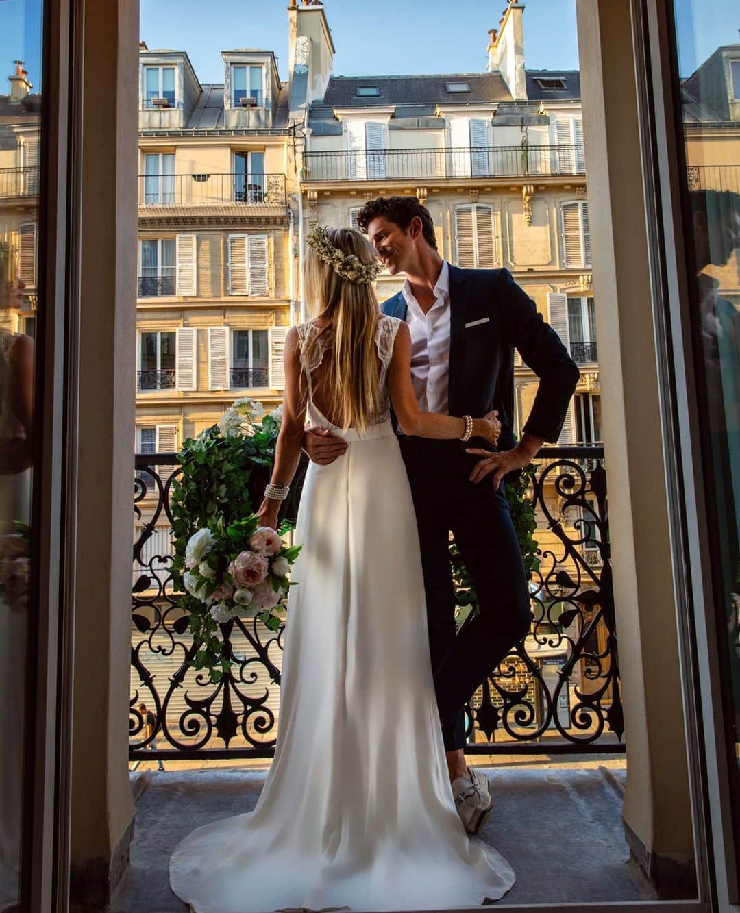 ミナのインスタグラム：「Gorgeous Danielle wearing an Indiebride bespoke dress. Have you ever though that the back of your dress is actually quite important. Usually the guests spend quite a while looking at the couple from behind during the ceremony so choosing a dress with a detailed back is something to take in consideration. Plus, you'll get amazing pictures with a detailed back! 😊⁠ ⁠ @hautevoyages⁠ @roidesicile_collection⁠ ⁠ ⁠」