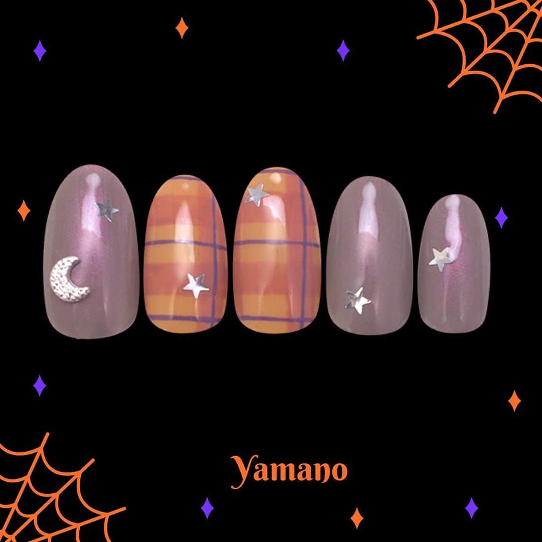 のインスタグラム：「アートデザイナー⁣ 💅🏻 @nailquick_melsa_jiyugaoka #ネイルクイックメルサ自由が丘店 山野⁣ ⁣ Pumpkin Plaid💜🧡⁣ 秋の定番チェックをパンプキンカラーでさりげなくハロウィンネイルに🎃⁣ ⁣ ⁣ 🟫ネット予約のメニュー選択⁣ 【ハンド】⁣ ジェルコース＋フレンチなどお好みのアート両手4本以上(10000円～)⁣ ⁣ 🟩デザインID・金額(税抜)⁣ ID・0685⁣ ハンドジェルクリアコース 7,000円⁣ アート 4,450円⁣ 金額 11,450円⁣ ⁣ ⁣ デザインに使われているカラー、ストーン、パーツ等に関しましては、店舗によって在庫状況が異なります。在庫切れの場合は、似ているカラー、ストーン、パーツをご案内させていただくことがございますので、あらかじめご了承ください。⁣ ⁣ ⁣ ┈┈┈┈┈┈┈┈┈┈┈┈┈┈┈┈┈┈┈┈⁣ 各店オリジナルのキャンペーンもございます✩࿐⁣ 各店SNSやホームページのキャンペーン情報もご確認ください。⁣ 🔗https://www.nailquick.co.jp/campaign/⁣ ⁣ ⁣ 📲ストーリーやハイライトも是非みてください🤲🏻⁣ ⁣ ﻿⁣ ⊰ 感染防止対策 ⊱⁣ ﻿﻿﻿ネイリストとお客様の間にパネルを設置しています。⁣ スタッフは、マスク、ゴーグル（またはメガネ、フェイスシールドのいずれか）手袋を着用、手袋はお客様毎に交換いたします。 ⁣ ⁣ ご来店時、お客様には検温と「感染対策チェックシート」のご確認、マスクの着用、手指消毒、施術中にスマートフォン等をお使いになる場合は、スマートフォンの消毒もお願いしております。⁣ ⁣ 安全・安心への取り組みとお客様へのお願い⁣ 🔗 https://www.nailquick.co.jp/campaign/kansentaisaku/⁣ ⁣ ご不便をお掛けしますが、ご理解・ご協力を賜りますよう、お願い申し上げます。⁣ ┈┈┈┈┈┈┈┈┈┈┈┈┈┈┈┈┈┈┈┈⁣ ⁣ #コロナ対策店⁣ #ネイルクイック⁣ #自由が丘ネイルサロン⁣ #メルサ自由が丘⁣ #gotoトラベル地域共通クーポン取扱店舗⁣ #gotoキャンペーン⁣ ⁣ ネイルクイック、スパネイル、ネイルパフェ直営全店で10月1日(木)より、Go To トラベル事業『地域共通クーポン』のお取り扱いを実施しています。 ⁣ ⁣ ⁣ #ハロウィンネイル #Halloween #Halloweennails #ネイルデザイン #ネイルアート #持込ネイル #ジェルネイル #チェックネイル #イベントネイル #ニュアンスネイル #秋ネイル #大人ネイル #ワンカラーネイル #おしゃれネイル #ネイル好きな人と繋がりたい #トレンドネイル #nailquick #autumnnails #gelnails #nailart #naildesigns #네일아트 #할로윈네일」