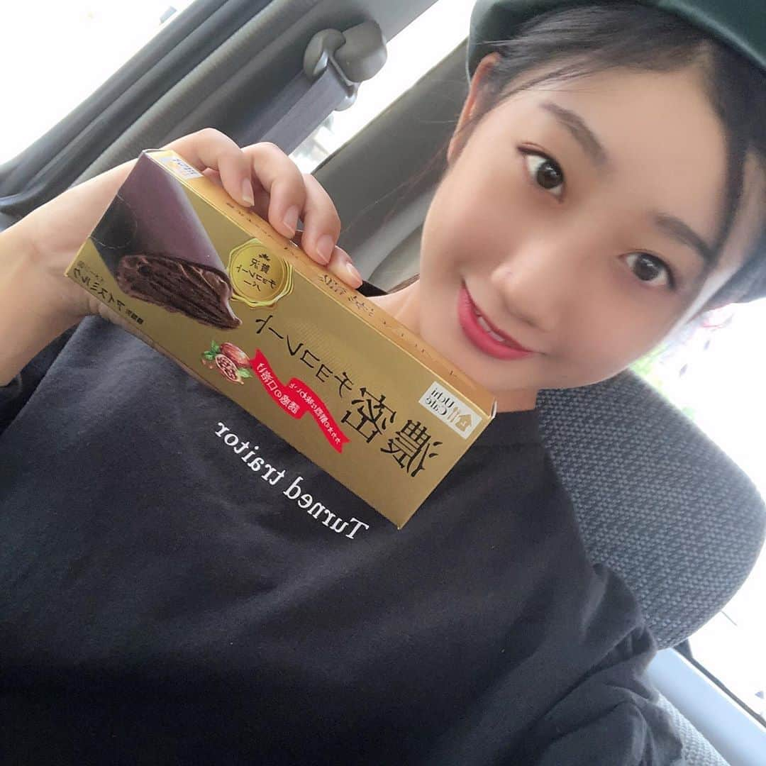 りお（民謡ガールズ）さんのインスタグラム写真 - (りお（民謡ガールズ）Instagram)「食べたかったやつ！！ #ローソン #濃密チョコレート #アイス #コンビニアイス #chocolate #icecream #japanesegirl #followｍe #followｍe #ベレー帽 #좋아요반사 #팔로우백 #아이스크림 #셀카  #먹스타그램 #りお」10月6日 21時24分 - minyo__rio