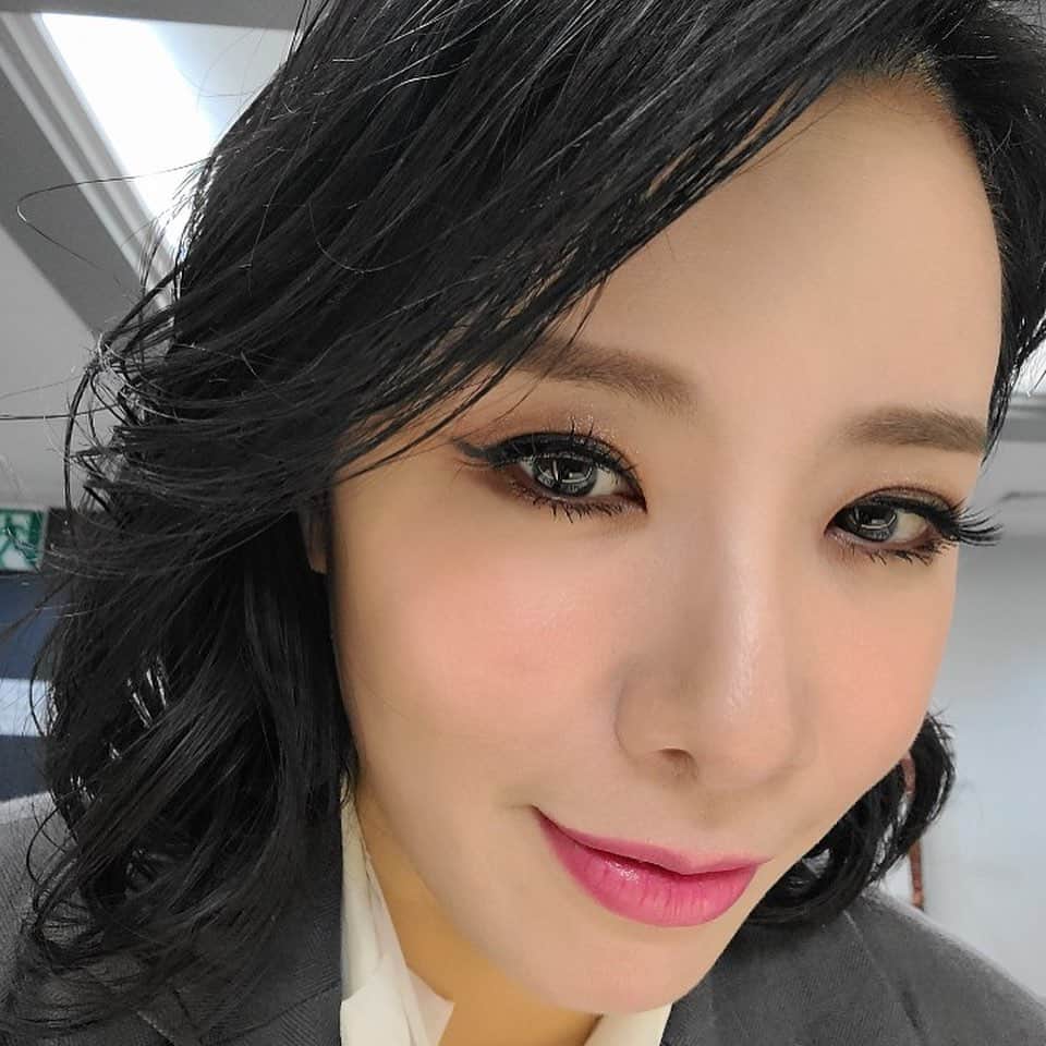 パク・キヨンのインスタグラム：「#오랜만에녹화 #10월18일저녁6시 #kbs열린음악회 #본방사수해요우리💜 #박기영 #parkkiyoung」