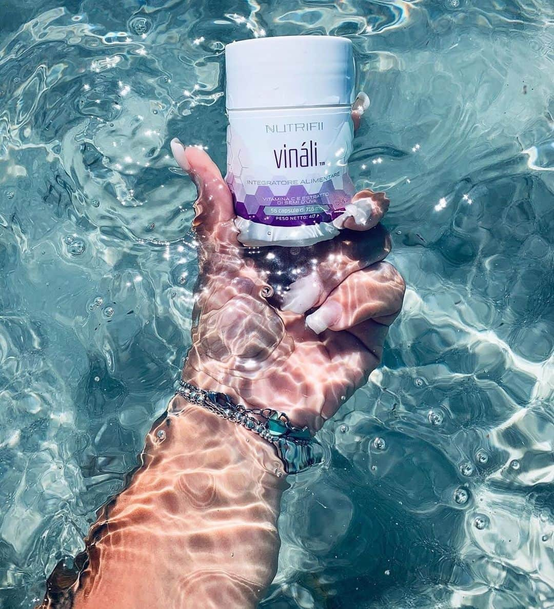 ARIIX Officialさんのインスタグラム写真 - (ARIIX OfficialInstagram)「💟 Feel-good antioxidants = efficient, effective, essential 💯  📷 @eugeniaporru  ⁠ ⁠ ⁠ ⁠ #ariix360 #ariix365 #ariix #ariixproducts #vinali #nutrifii #antioxidant #antioxidants #grapeseedextract #grapeskinextract #vitaminc #bioflavonoids #nutrients #minerals #phytonutrients #wellness #immunesupport #freeradicals #cellhealth #skinelasticity #myariixlife #ariixlifestyle #ariixtransformations #health #healthylifestyle #nutrition #hearthealth #eyes #skin #lungs」10月6日 21時57分 - partnercoglobal