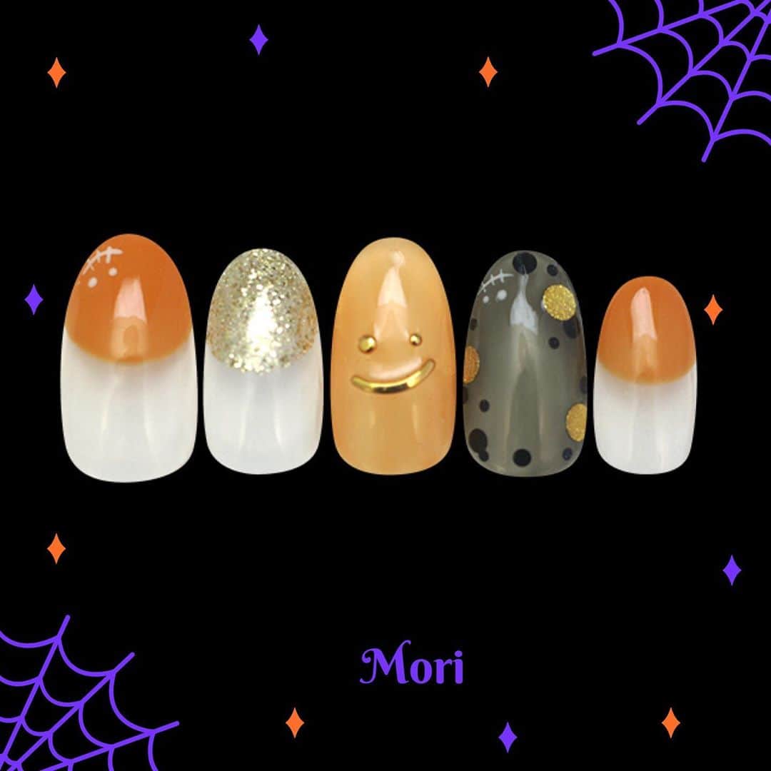 のインスタグラム：「アートデザイナー⁣ 💅🏻 @nailquick_atre_omori⁣ #ネイルクイックアトレ大森店 森⁣ @chanmori_nail ⁣ Smiley Halloween🧡🎃⁣ 透け感を使った大人ハロウィン。⁣ パーツやさりげないペイントで遊び心も取り入れました¨̮⁣ ⁣ ⁣ 🟫ネット予約のメニュー選択⁣ 【ハンド】⁣ ジェルコース＋フレンチなどお好みのアート両手4本以上(10000円～)⁣ ⁣ 🟩デザインID・金額(税抜)⁣ ID・0686⁣ ハンドジェルクリアコース 7,000円⁣ アート 4,430円⁣ 金額 11,430円⁣ ⁣ ⁣ デザインに使われているカラー、ストーン、パーツ等に関しましては、店舗によって在庫状況が異なります。在庫切れの場合は、似ているカラー、ストーン、パーツをご案内させていただくことがございますので、あらかじめご了承ください。⁣ ⁣ ⁣ ┈┈┈┈┈┈┈┈┈┈┈┈┈┈┈┈┈┈┈┈⁣ 各店オリジナルのキャンペーンもございます✩࿐⁣ 各店SNSやホームページのキャンペーン情報もご確認ください。⁣ 🔗https://www.nailquick.co.jp/campaign/⁣ ⁣ ⁣ 📲ストーリーやハイライトも是非みてください🤲🏻⁣ ⁣ ﻿⁣ ⊰ 感染防止対策 ⊱⁣ ﻿﻿﻿ネイリストとお客様の間にパネルを設置しています。⁣ スタッフは、マスク、ゴーグル（またはメガネ、フェイスシールドのいずれか）手袋を着用、手袋はお客様毎に交換いたします。 ⁣ ⁣ ご来店時、お客様には検温と「感染対策チェックシート」のご確認、マスクの着用、手指消毒、施術中にスマートフォン等をお使いになる場合は、スマートフォンの消毒もお願いしております。⁣ ⁣ 安全・安心への取り組みとお客様へのお願い⁣ 🔗 https://www.nailquick.co.jp/campaign/kansentaisaku/⁣ ⁣ ご不便をお掛けしますが、ご理解・ご協力を賜りますよう、お願い申し上げます。⁣ ┈┈┈┈┈┈┈┈┈┈┈┈┈┈┈┈┈┈┈┈⁣ ⁣ #コロナ対策店⁣ #ネイルクイック⁣ #大森ネイルサロン⁣ #アトレ大森⁣ #gotoトラベル地域共通クーポン取扱店舗⁣ #gotoキャンペーン⁣ ⁣ ネイルクイック、スパネイル、ネイルパフェ直営全店で10月1日(木)より、Go To トラベル事業『地域共通クーポン』のお取り扱いを実施しています。 🔗⁣ https://www.nailquick.co.jp/campaign/gototravel/ ⁣ ⁣ #ハロウィンネイル #Halloween #Halloweennails #ネイルデザイン #ネイルアート #持込ネイル #ジェルネイル #フレンチネイル #イベントネイル #ニュアンスネイル #秋ネイル #大人ネイル #シースルーネイル #おしゃれネイル #ネイル好きな人と繋がりたい #トレンドネイル #nailquick #autumnnails #gelnails #nailart #naildesigns #네일아트 #할로윈네일」