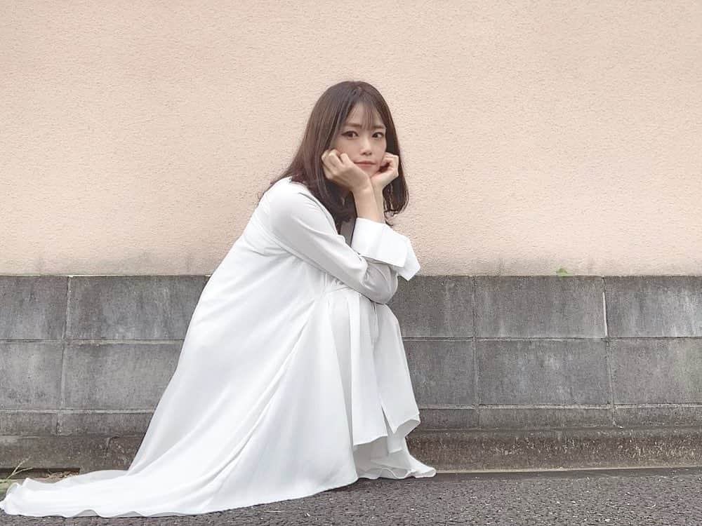 長谷川ゆうのインスタグラム：「. . 白シャツ好き  . . #fashion #ootd #秋だね」