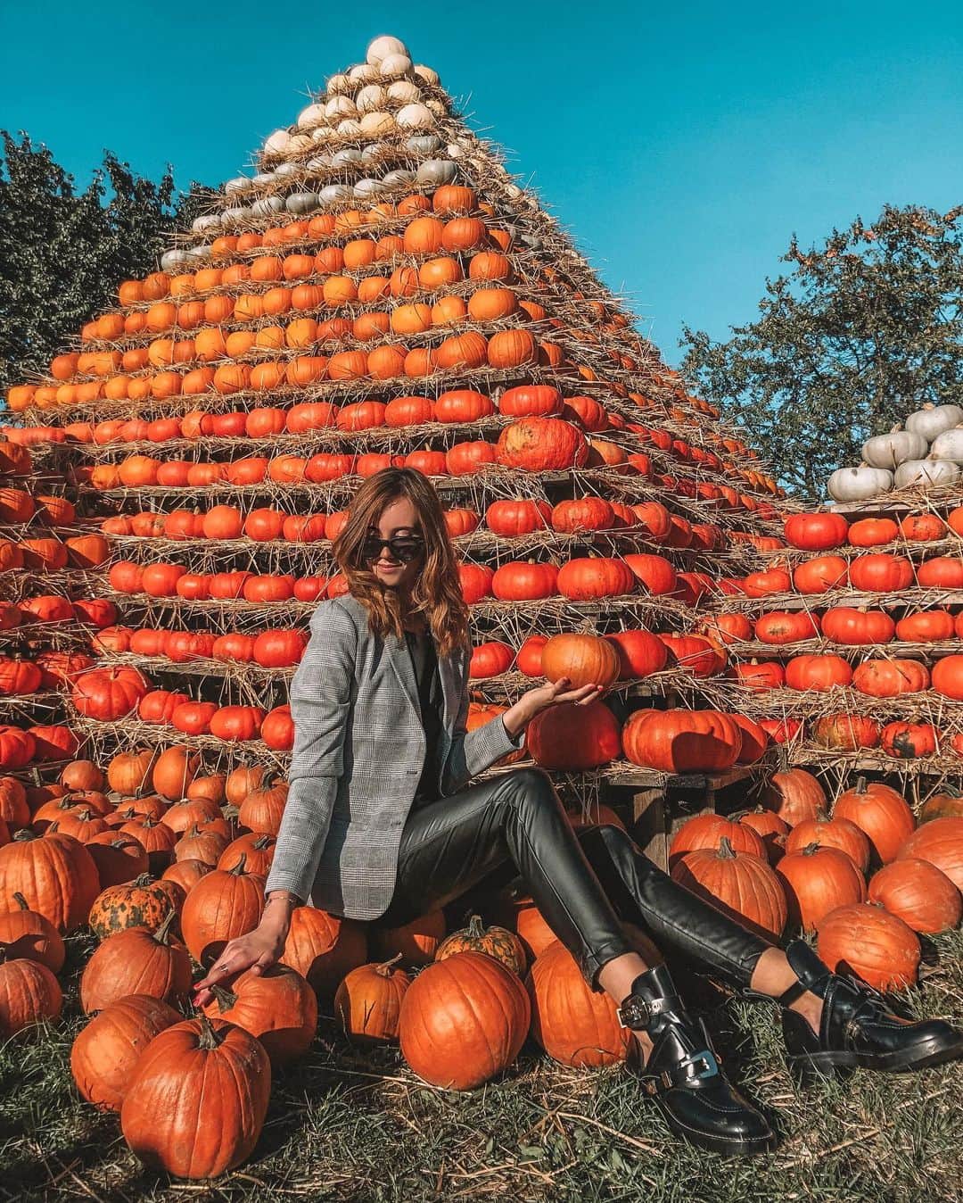 バーボラ・コディトヴァのインスタグラム：「My kind of season 🍂🧡🎃」