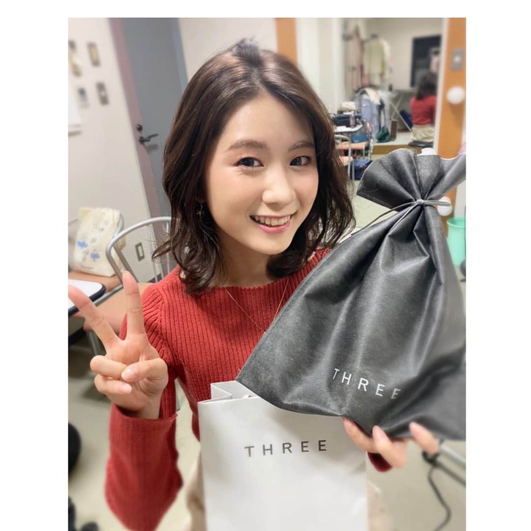 尾島早都樹のインスタグラム：「２６歳になりました。  みなさんのあたたかいメッセージ ありがとうございます☺️💌  かきあげの似合う女性🙎🏻‍♀️を目指しつつ(笑)、 これからアロマテラピーの分野でも なにか発信していけたらなーと思っています🌿🌼  １日１日を大切に。  26歳の尾島早都樹も どうぞよろしくお願いします🐒💗  #チューリップテレビ #アナウンサー #26歳の抱負 #尾島早都樹 #深夜便でまたいだ年齢」