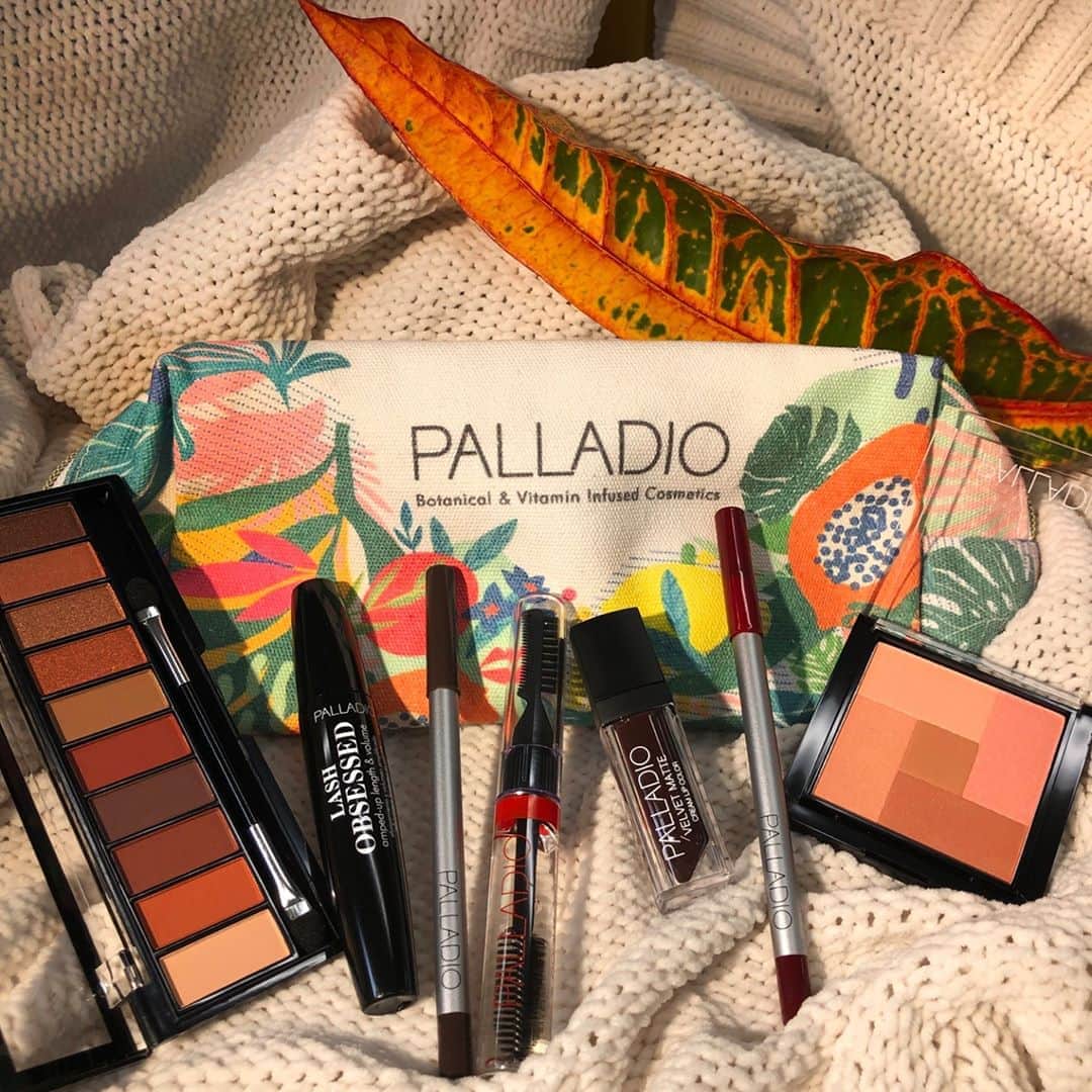 Palladio Beautyさんのインスタグラム写真 - (Palladio BeautyInstagram)「The best cuddle buddy you'll ever have is our Fall Essentials Kit 🍁 🧸  Get your crisp autumn looks for only $49 🍎 ($71 Value)  #PalladioBeauty #FallMakeupKit #FallLooks」10月6日 22時01分 - palladiobeauty