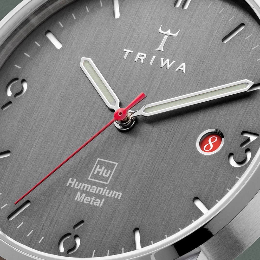 TRIWAさんのインスタグラム写真 - (TRIWAInstagram)「Our Humanium Metal watches come in both light gray and dark gray dials. Which one is for you? Swipe to see both ⠀⠀⠀⠀⠀⠀⠀⠀⠀ #watch #watches #details #humanium #watchesofinstagram #watchfam #accessories #timeforpeace #endgunviolence」10月6日 22時03分 - triwa