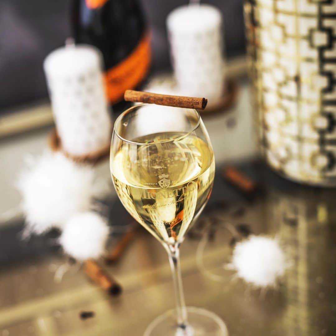 Mionetto Prosecco ČRさんのインスタグラム写真 - (Mionetto Prosecco ČRInstagram)「Podzimní večery se neobejdou bez lahve Mionetta🧡 Na zdraví!🥂  #mionettocz #prosecco #mionetto #proseccomionetto #podzim #autumn #loveprosecco」10月6日 22時12分 - mionetto_cz