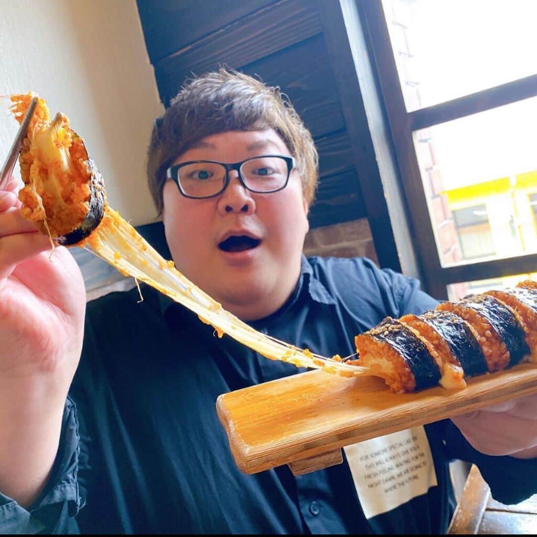 デカキンさんのインスタグラム写真 - (デカキンInstagram)「チーズキンパ最高です！！！  #韓国料理  #チーズキンパ  #ufoチキンフォンデュ  #チーズチヂミ  #トンマッコル  #デカキン」10月6日 22時19分 - dekakin