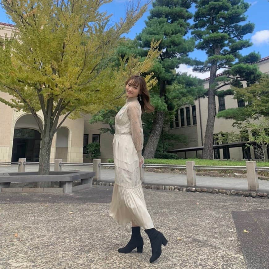 大石乃愛のインスタグラム：「こんばんは🌙 久々に全身写真を載せました♪  やっぱりワンピースが好き！🤍  本日もお休み前に #のあポチ よろしくお願いいたします😌🍀 私のプロフィール欄のURLや、ストーリーのQRコードをスクショして頂き、LINEで開くとすぐできます♪  #ミスキャンパス関西学院 #ふんわりのあスマイル #ミスキャンパス #ミスキャン #ミスコン #関西学院大学 #関学 #ootd #follow #followｍe #likeforlikes #follow4follow #likeforfollow #いいね返し #fashion #makeup #dress #ファッション #ワンピースコーデ #ベージュワンピース #gn」