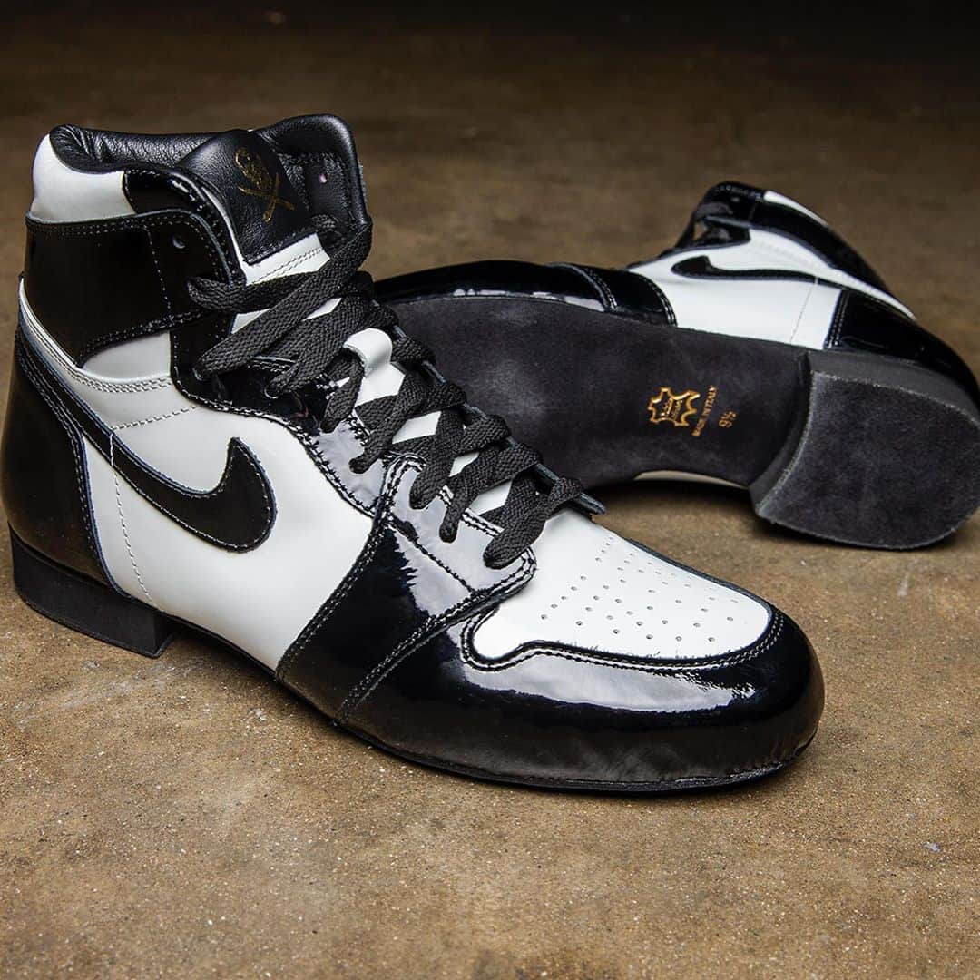 Nice Kicksさんのインスタグラム写真 - (Nice KicksInstagram)「@nelly brought out another pair of custom Jordan dancing shoes for #DWTS. 🕺🔥 @theshoesurgeon」10月6日 22時32分 - nicekicks