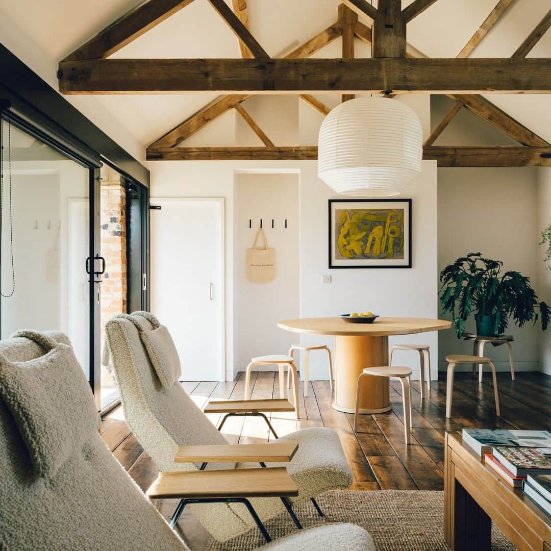 The Modern Houseさんのインスタグラム写真 - (The Modern HouseInstagram)「Earlier today we launched our latest project – a holiday home deep in the Norfolk countryside. We wanted the space to be a celebration of mid-century and contemporary design and have partnered with some of our favourite retailers, galleries and designers to achieve this. Click on each of the images to see the various pieces inside the home.  @greatbarnfarm @twentytwentyone @almaandmidori @turner.works  @tessa__layzelle  @valerie_objects  @everythingbutthedog.eu @larusirugs  @plankhardware  @eesomeshop  @goldfinch.art  @mullervanseveren  @haydesign @betonbrutlondon」10月6日 22時32分 - themodernhouse