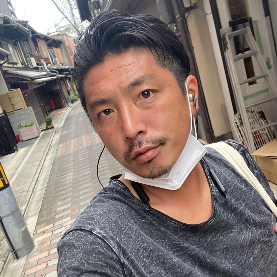 のインスタグラム：「休日は散歩しました〜。 京都散歩。 今日散歩。 京散歩。 楽しかった〜。 京都大好き！！ #京都　#散歩　#ジドリー　#ナカマー　#自撮り　#仲間　#京都散歩　#今日散歩　#京散歩」