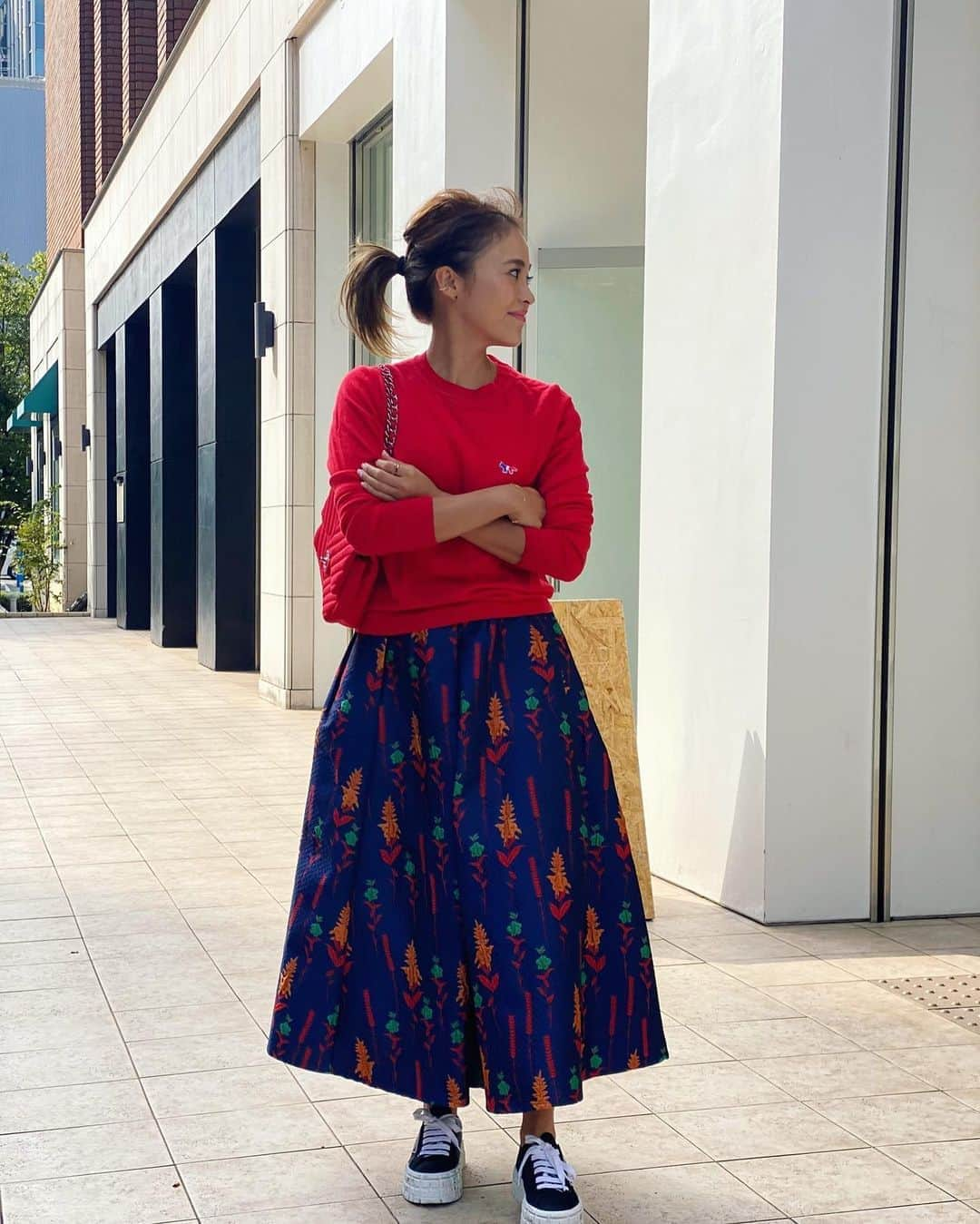 Risako Yamamotoさんのインスタグラム写真 - (Risako YamamotoInstagram)「肌寒くなってきてニット始めました🦊♥️ ・ TOP/// #maisonkitsune  SKIRT/// #rosymonster SHOES/// #PRADA BAG/// #CHANEL ・ ・ #ootd #fashion #coordinate」10月6日 22時36分 - risako_yamamoto