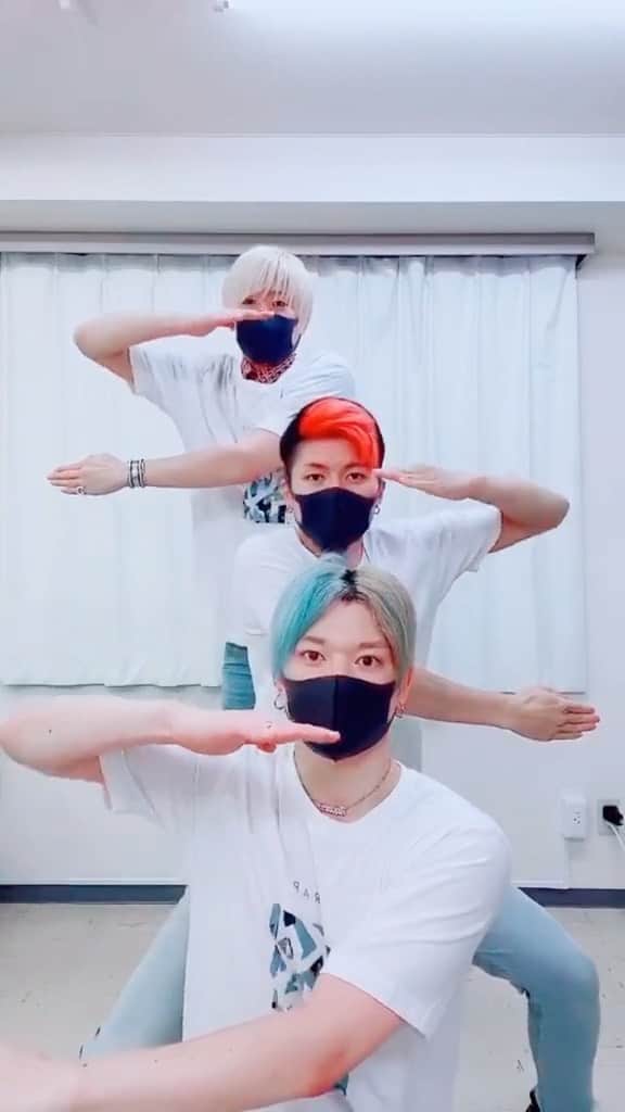 RYOGA -XTRAP-のインスタグラム：「Just being kinetic something fun😆 何かしらの愉快な物体と化す。  @xtrap.official 🧤 @zange_xtrap 🔮 @ryoga_xtrap 🔥 @kenshin_xtrap 🐬」